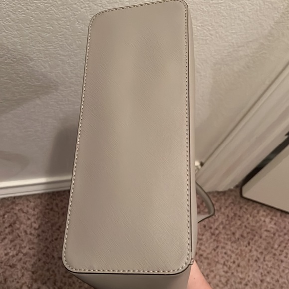 Michael Kors Jet Set East West Logo Charm Saffiano Leather Tote Bag - Picture 6 of 7